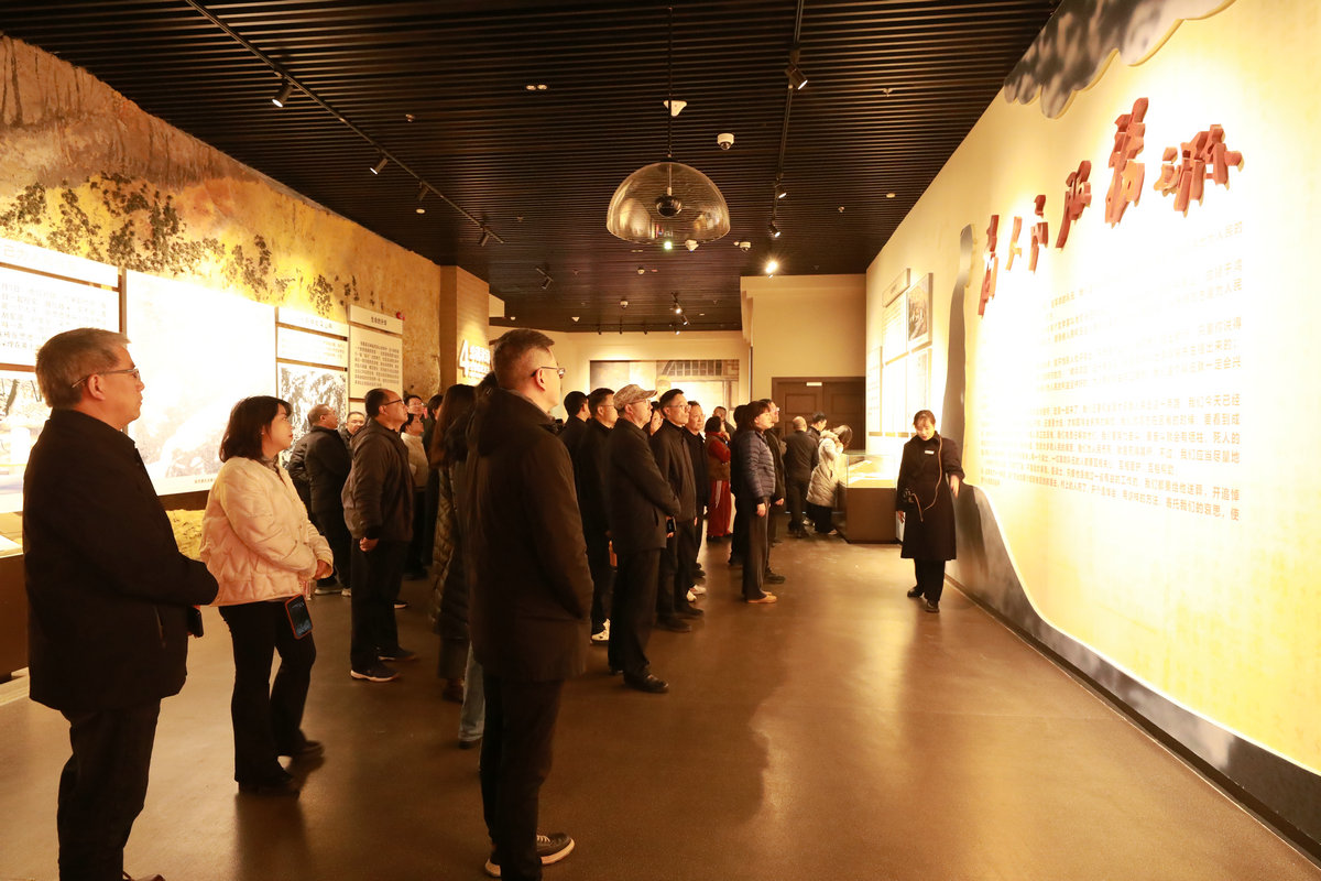 ʡί��У��10����ҵ��λ�쵼��Ա���ް����Ĵ���˼�¸ɲ�ѧԺ��չ��ؽ�ѧ