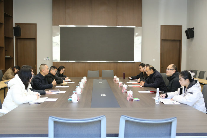 ���ѧ���к���  �����ں���չ�¸��